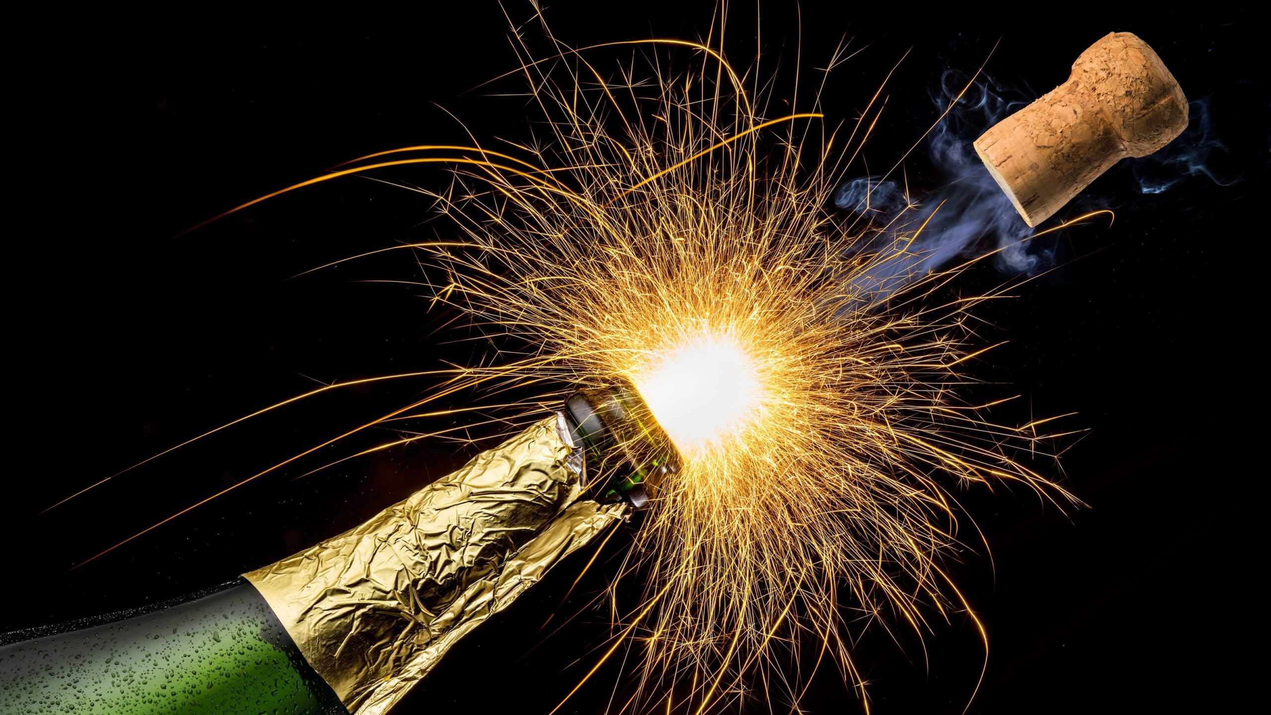 Why sparkling wine "pops" when we uncork it (and why it's better not to)