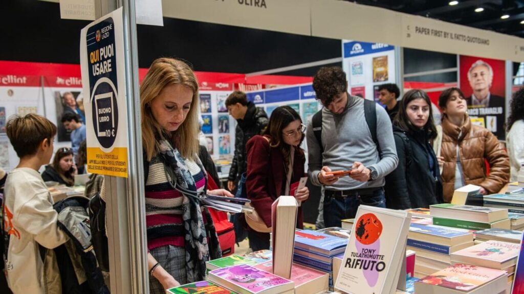 Fascism cannot be fought with a flash mob