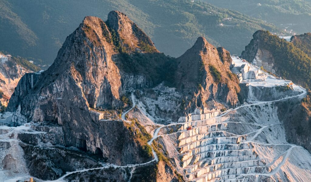 Quarries and mines: what is the difference between the two types of mining site?
