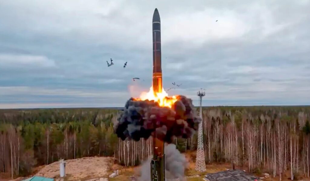 What is the Oreshnik hypersonic missile launched by Russia against Ukraine and how far it can hit