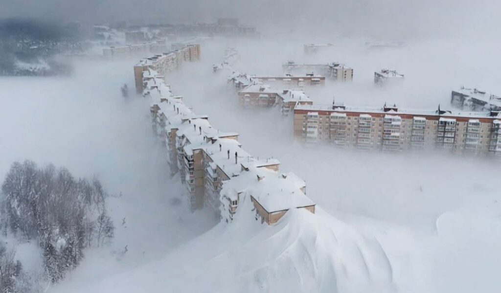 Buildings in Russia covered in snow: are the videos real or made with AI? Let's clarify