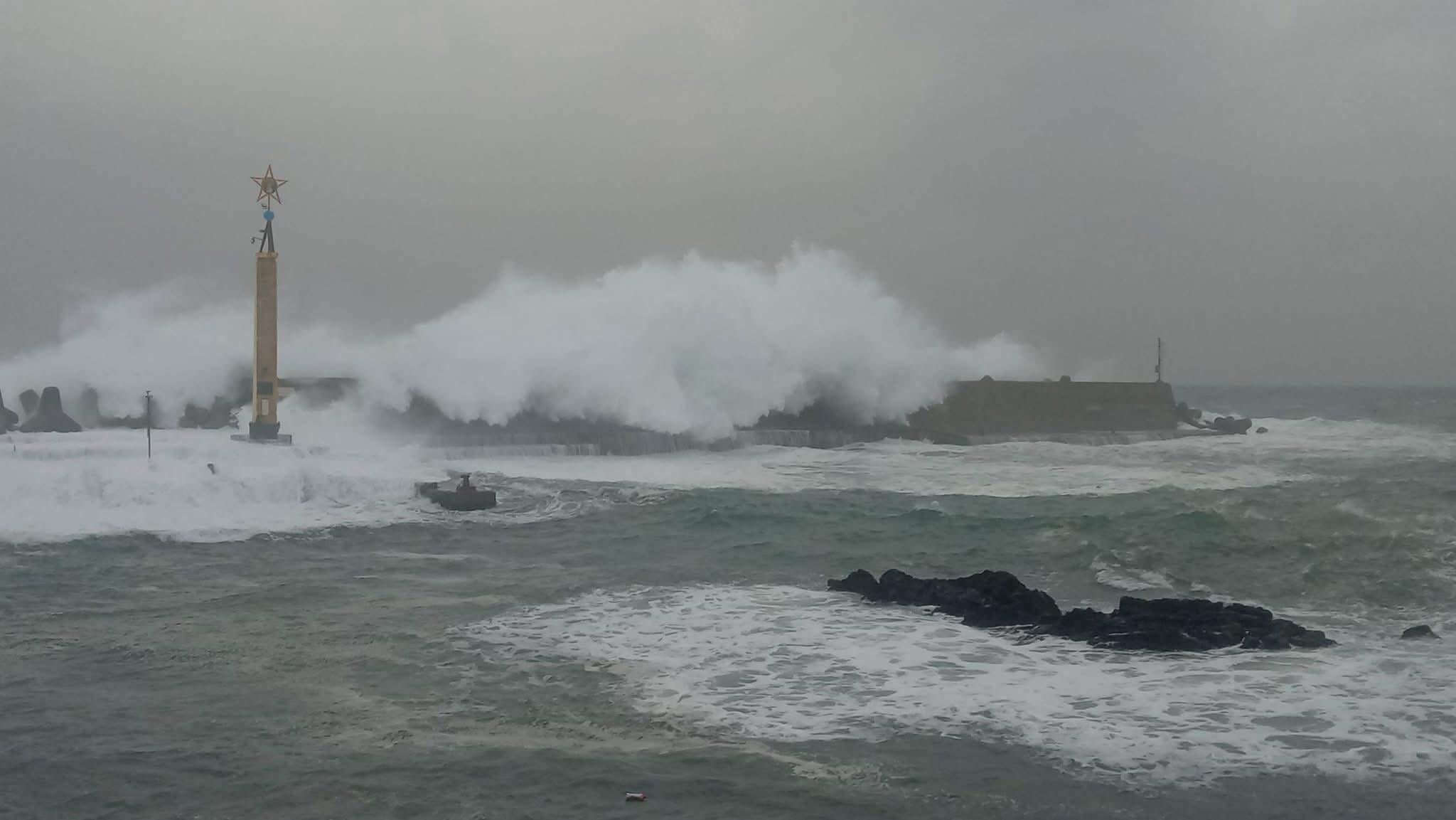 Why the storm surges in Sicily were so devastating: what are "storm waves" and "swell"