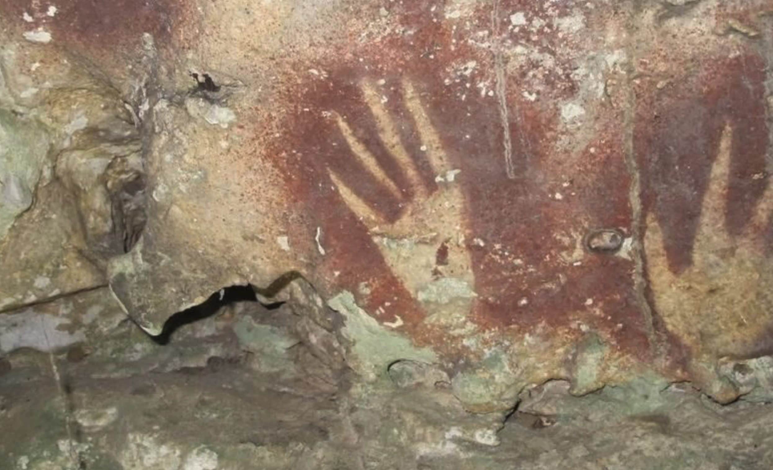 The oldest rock painting in the world discovered, they are by hands from 67,800 years ago: how they were dated