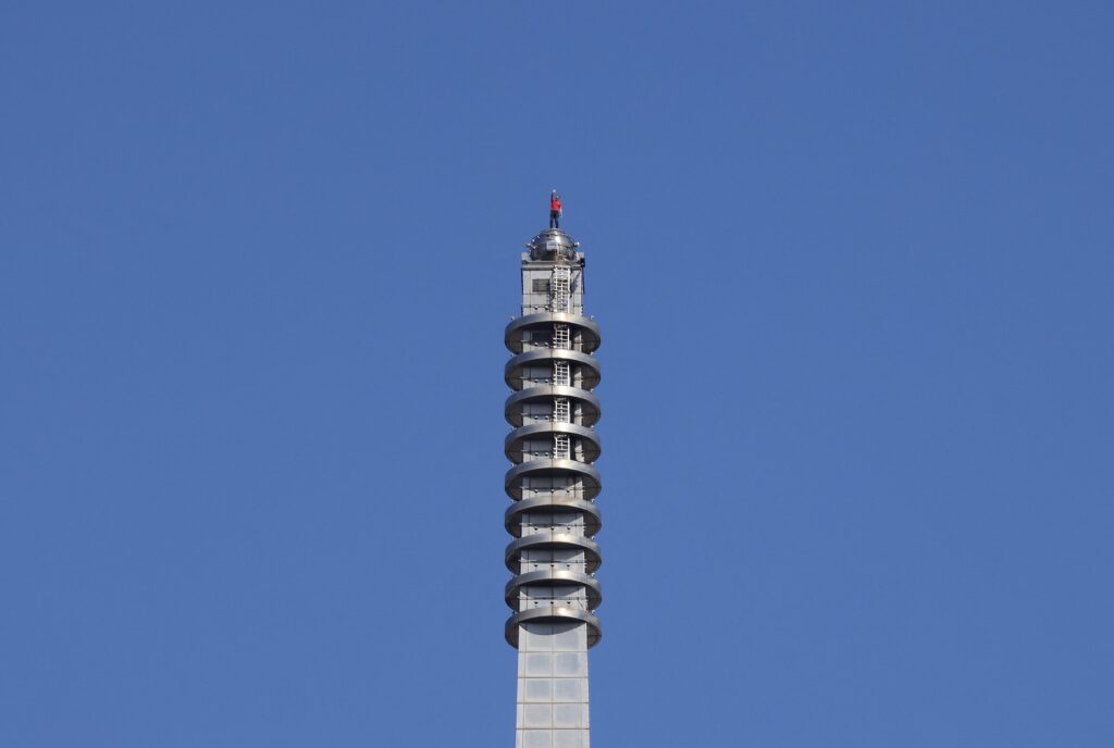 Alex Honnold climbed the Taipei 101 skyscraper with bare hands and without harnesses: what is Free Solo