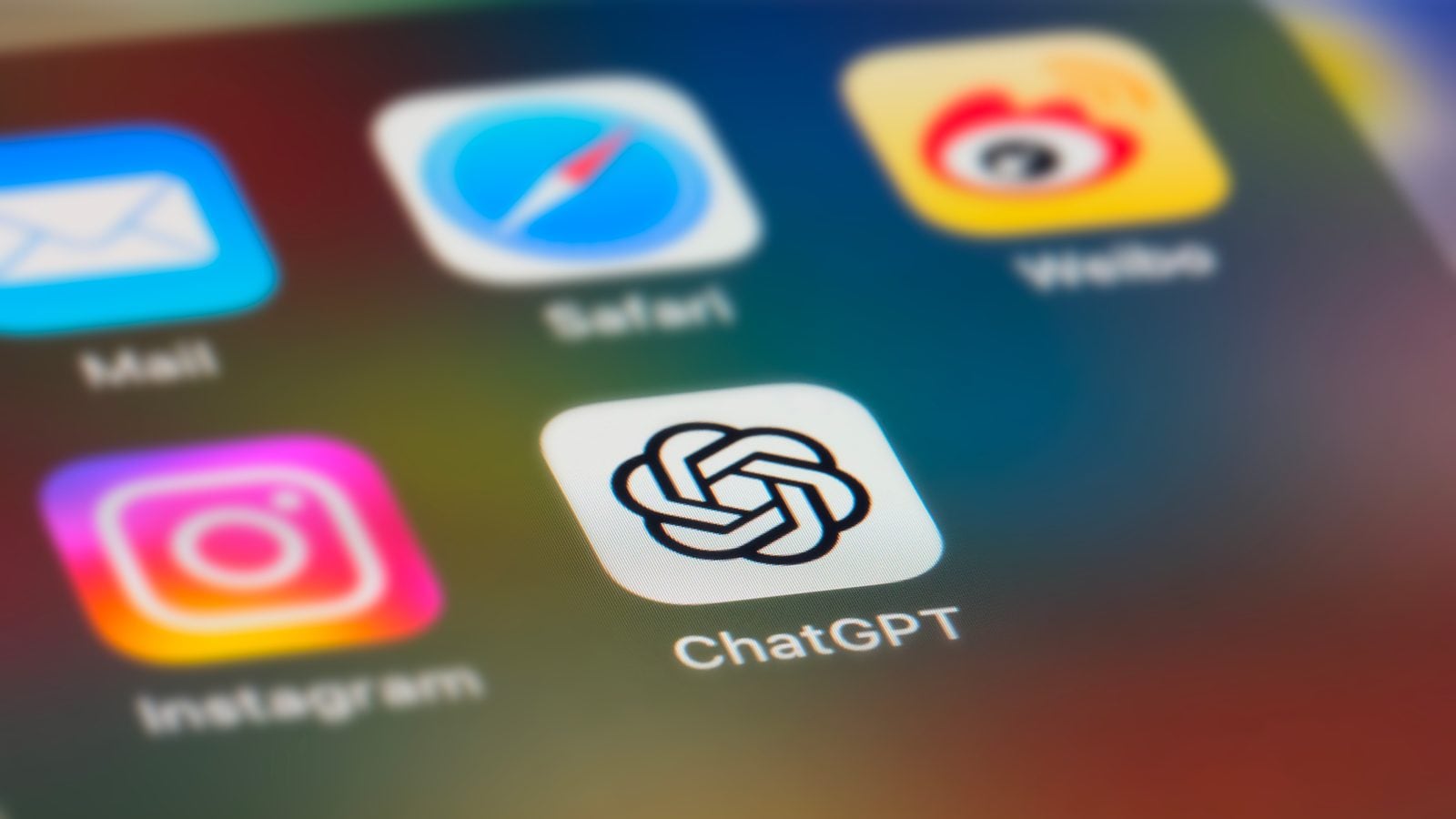 What we write to ChatGPT is not private: how to know what data it has collected to protect privacy