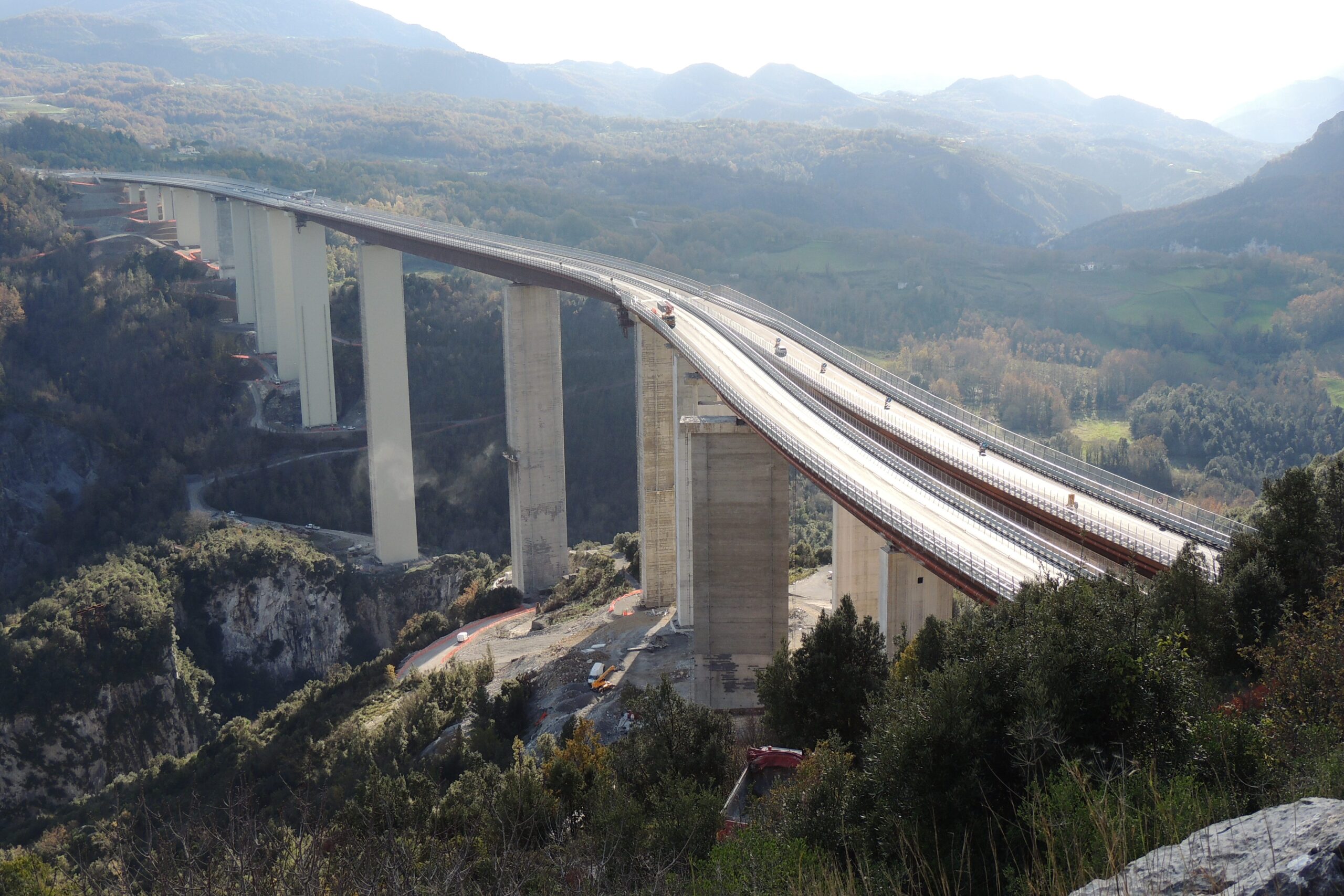 The 5 longest bridges in Italy: Coltrano viaduct between Livorno and Pisa is in first place with 9,860 m