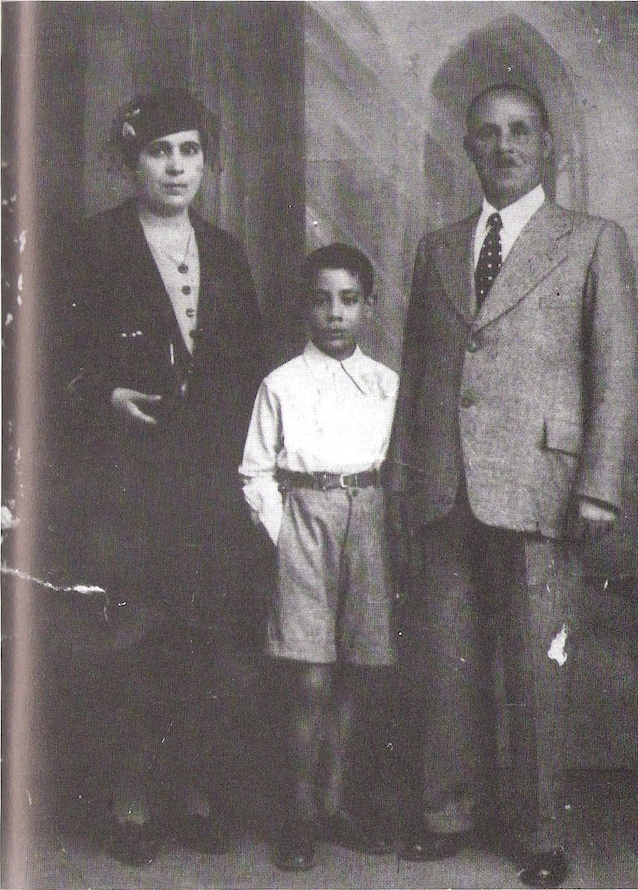 Buscetta at six years old with his parents (archivioantimafia.org)