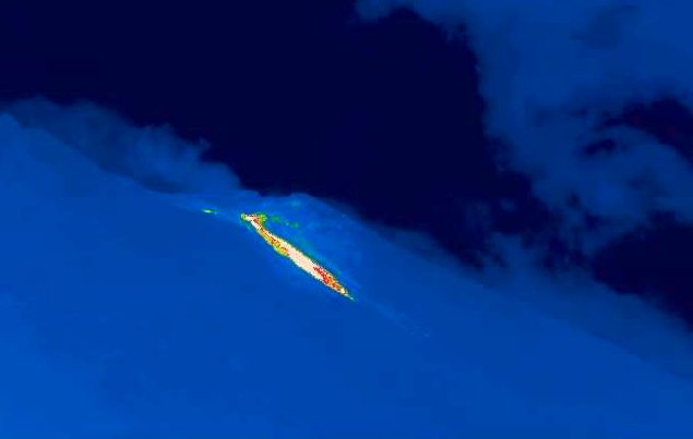 Stromboli, effusive activity underway: new lava flow along the Sciara del Fuoco