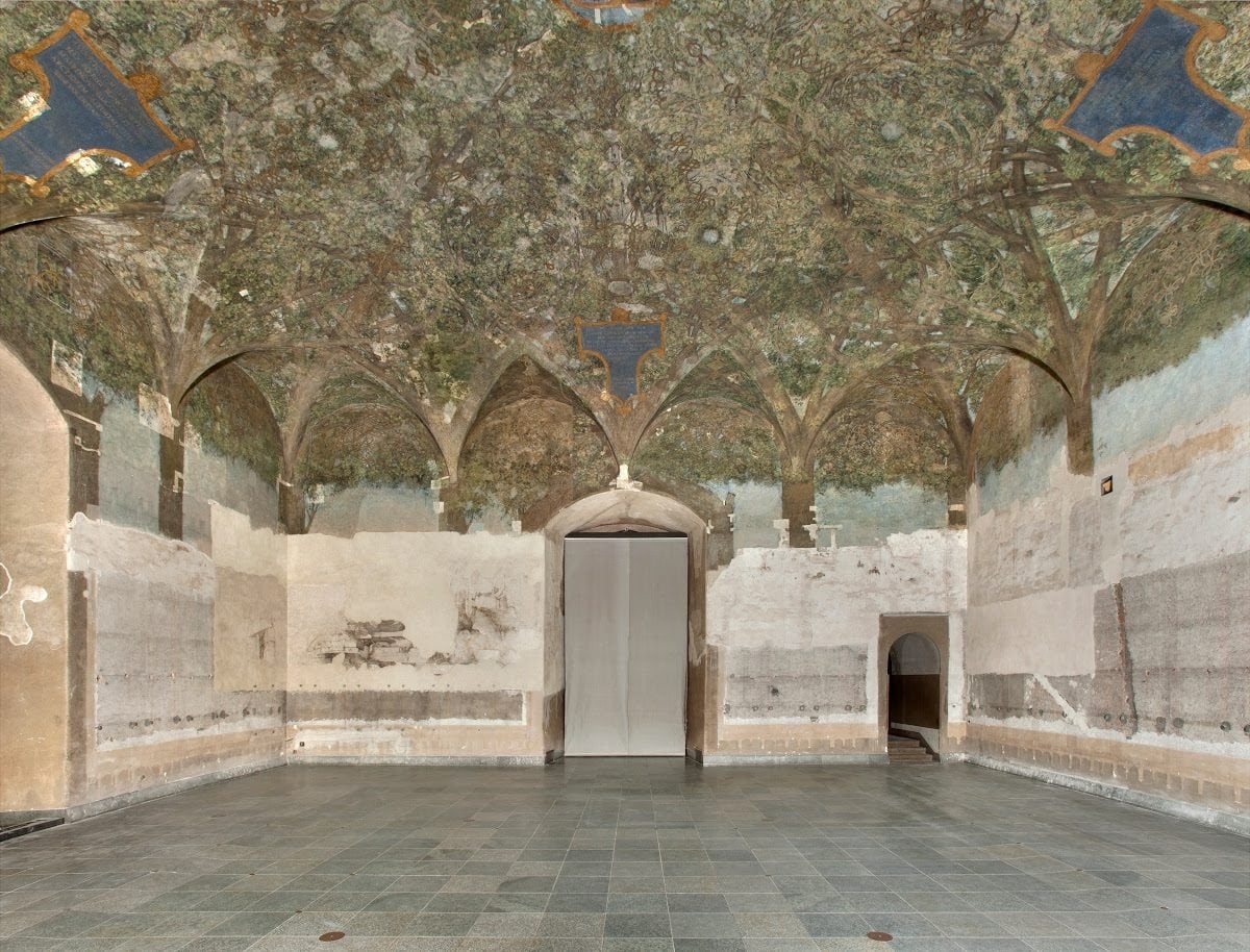 In Milan there is a lesser-known treasure of Leonardo da Vinci: the Sala delle Asse of the Castello Sforzesco