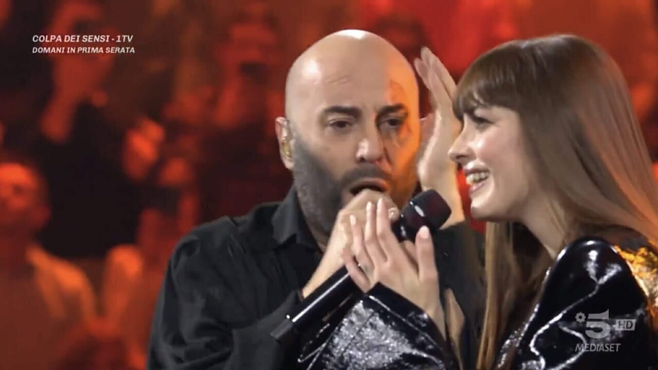 Taratatà, the report cards: Sangiorgi destroys Annalisa with yodeling (2), does D'Alessio go on strike? (5), Amoroso's serenades to his Penelope (8)