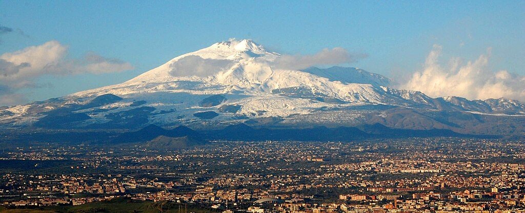 Is Etna male or female? What the Accademia della Crusca says