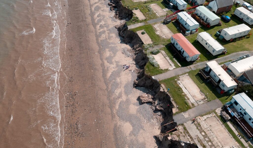 How the risk of costal erosion is mitigated in Italy: causes and interventions in Puglia