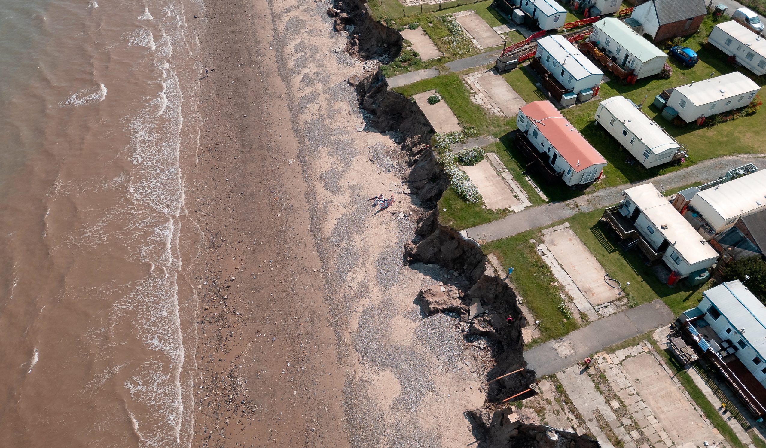 How the risk of costal erosion is mitigated in Italy: causes and interventions in Puglia