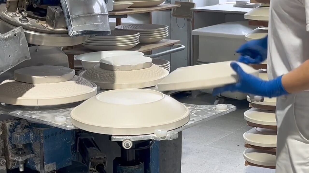 The war in Iran also brings ceramic production to its knees: "Suspend the ETS"
