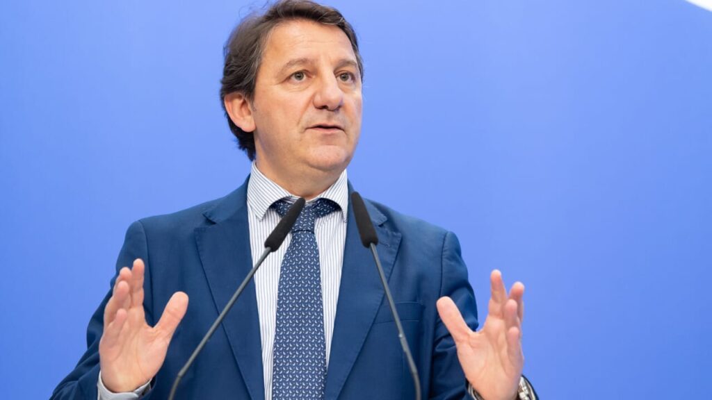 "Tax extra profits from oil to help families in difficulty"