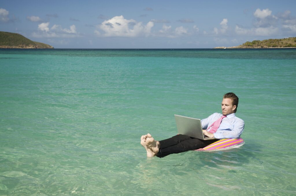 Almost 1 in 10 Italians also work on holiday: the phenomenon of holiday workers