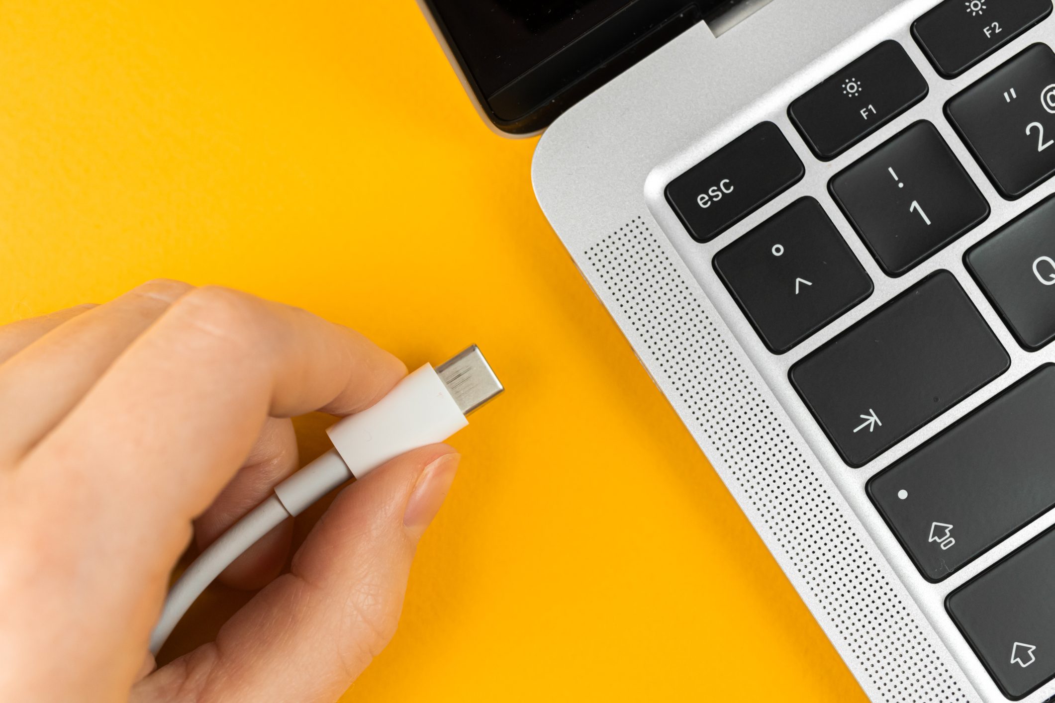 USB-C charging becomes mandatory in the EU also for laptops from April 28: what changes