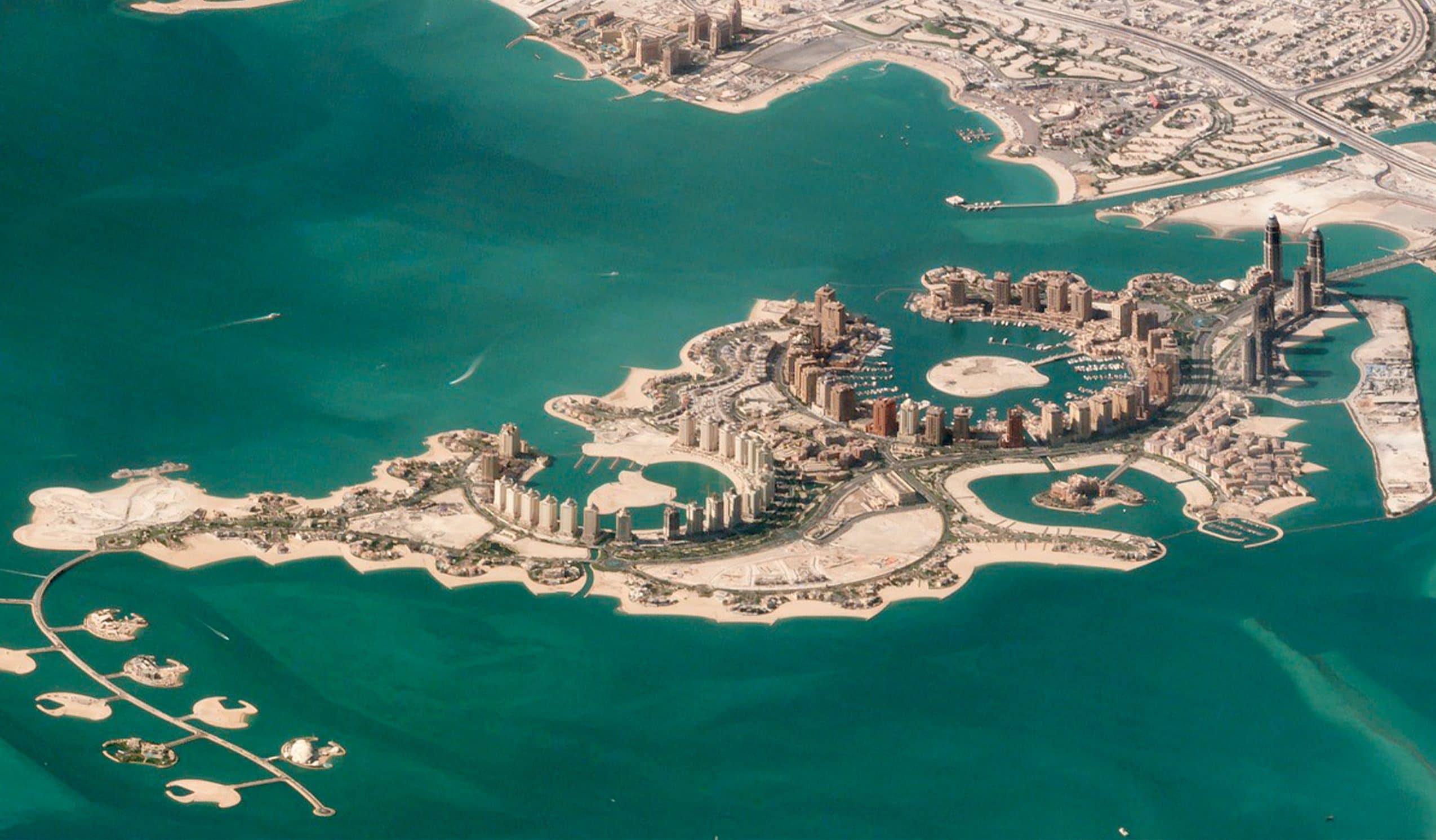 The "Pearl of Qatar", the 4 million m2 artificial island built on a former pearl farm