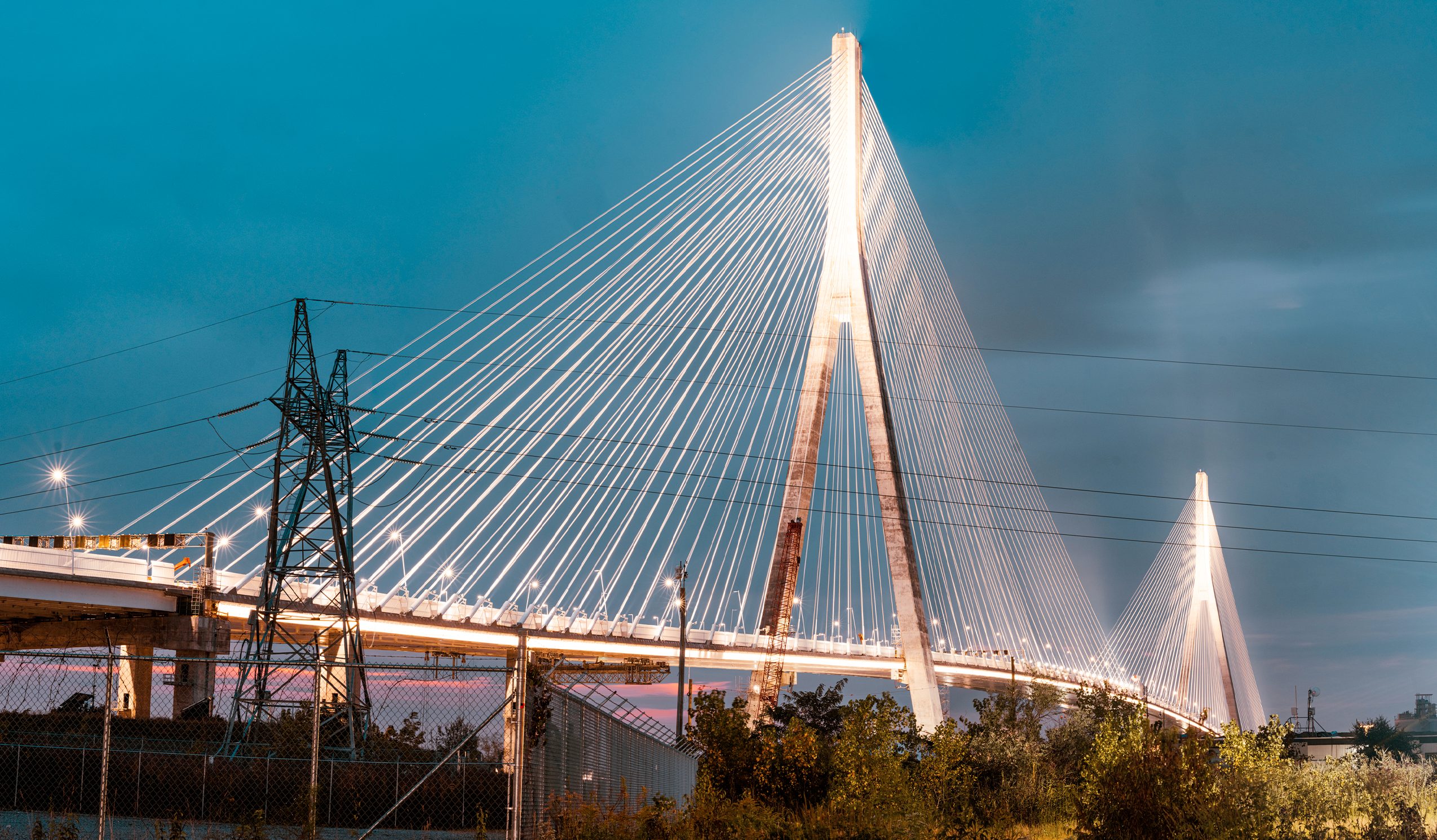 The bridge that connects the USA and Canada has a span of 853m: as will the Gordie Howe International Bridge