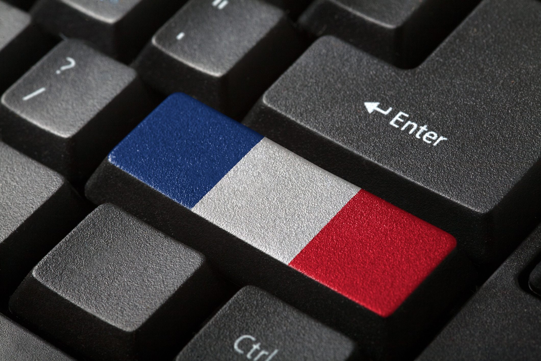 Why France is replacing Windows with Linux in public offices: what is digital sovereignty