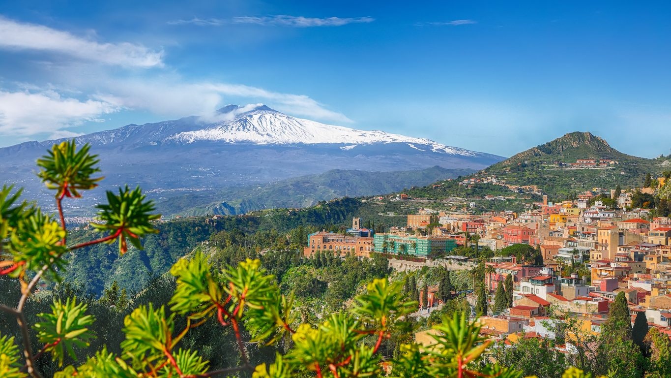 Etna is a unique volcano in the world: a new study reveals its "petit-spot" origin