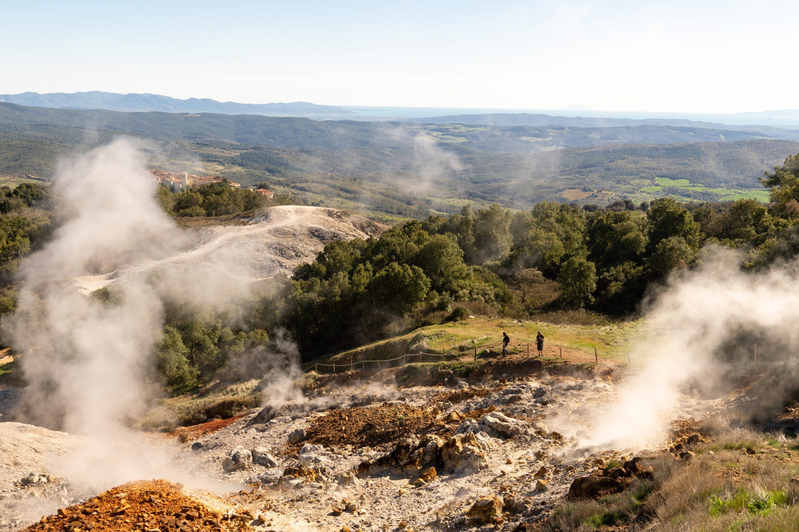 The subsoil of Tuscany hides enormous reservoirs of thousands of cubic kilometers of magma
