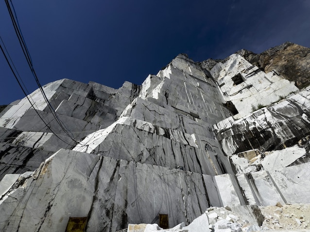 carrara delchiaroite marble