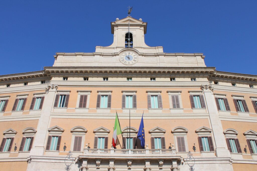 The institutions we trust most: yes to the Fire Brigade, no to politicians, Istat data