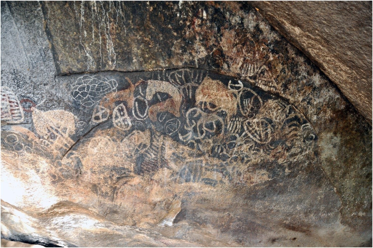 9,000 years of rock paintings linked by ancient DNA discovered in a refuge in Kakapel in Kenya