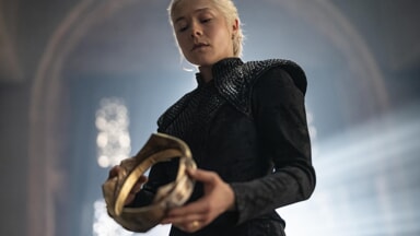 House of the Dragon 3 - Rhaenyra with her father's crown