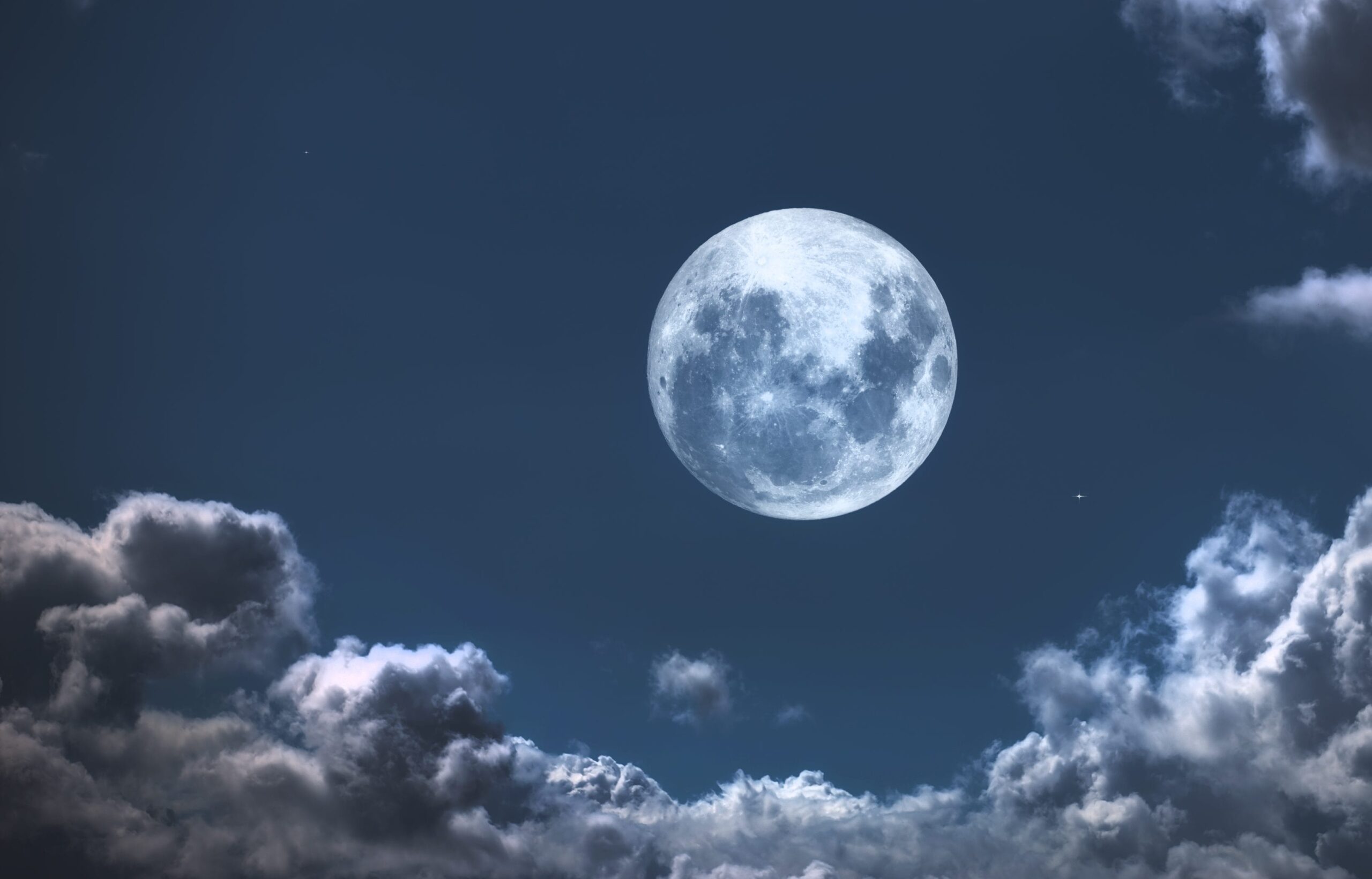 Why there will be two full moons in May 2026: what is the "blue moon" that happens every 2-3 years