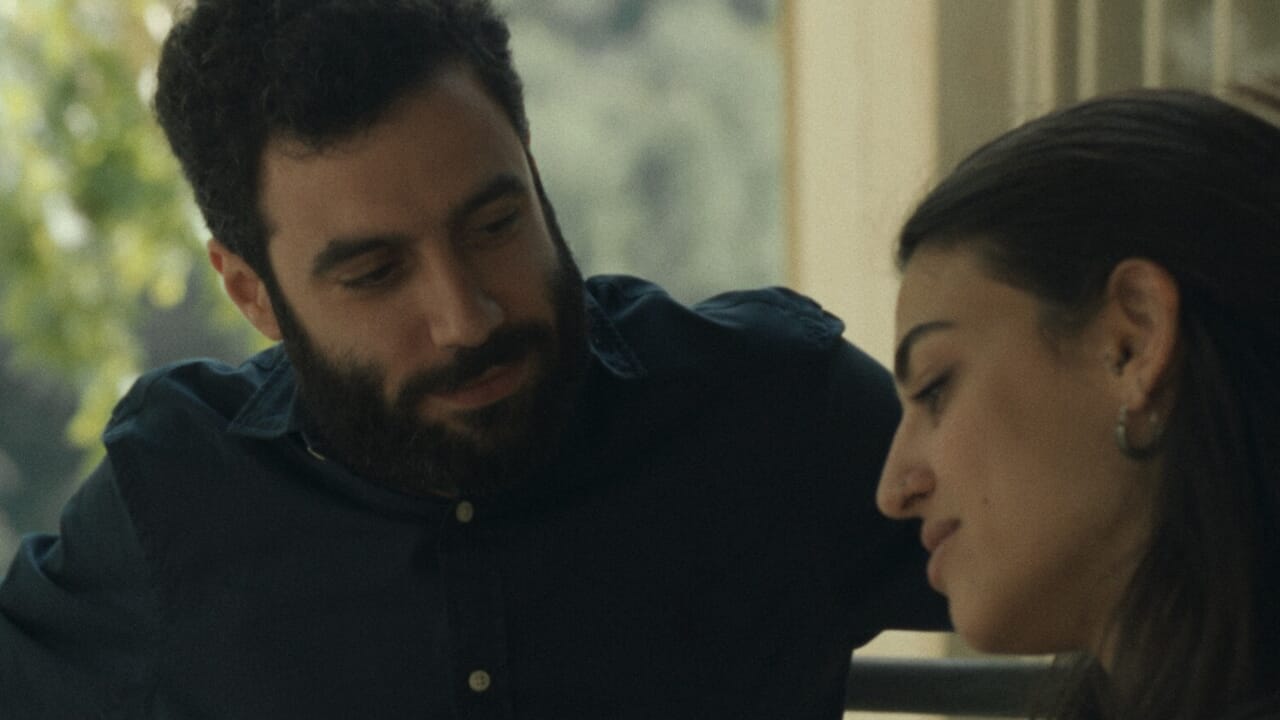 Happy Holidays, on RaiPlay the drama that amazed the Venice Biennale