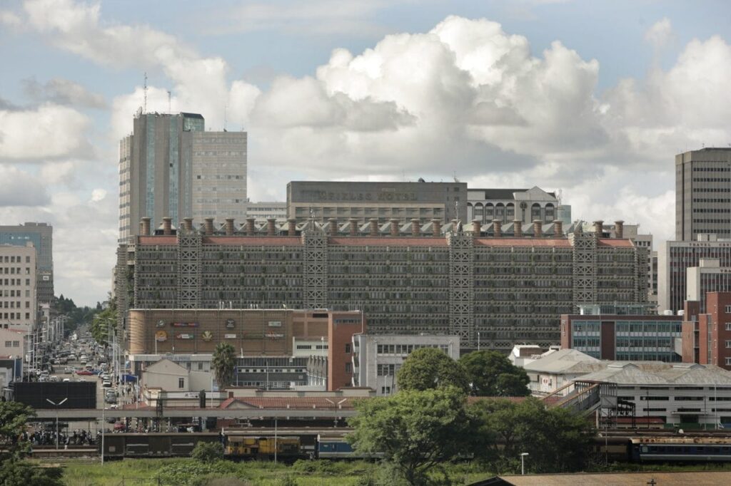 An architecture inspired by termite mounds: Eastgate Center in Harare, the bionic building that reduces consumption
