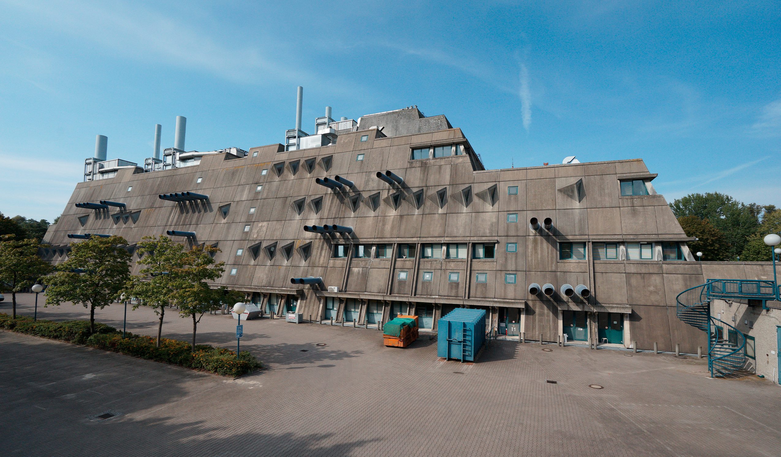 A former warship-shaped laboratory saved from demolition: the Mäusebunker building in Berlin