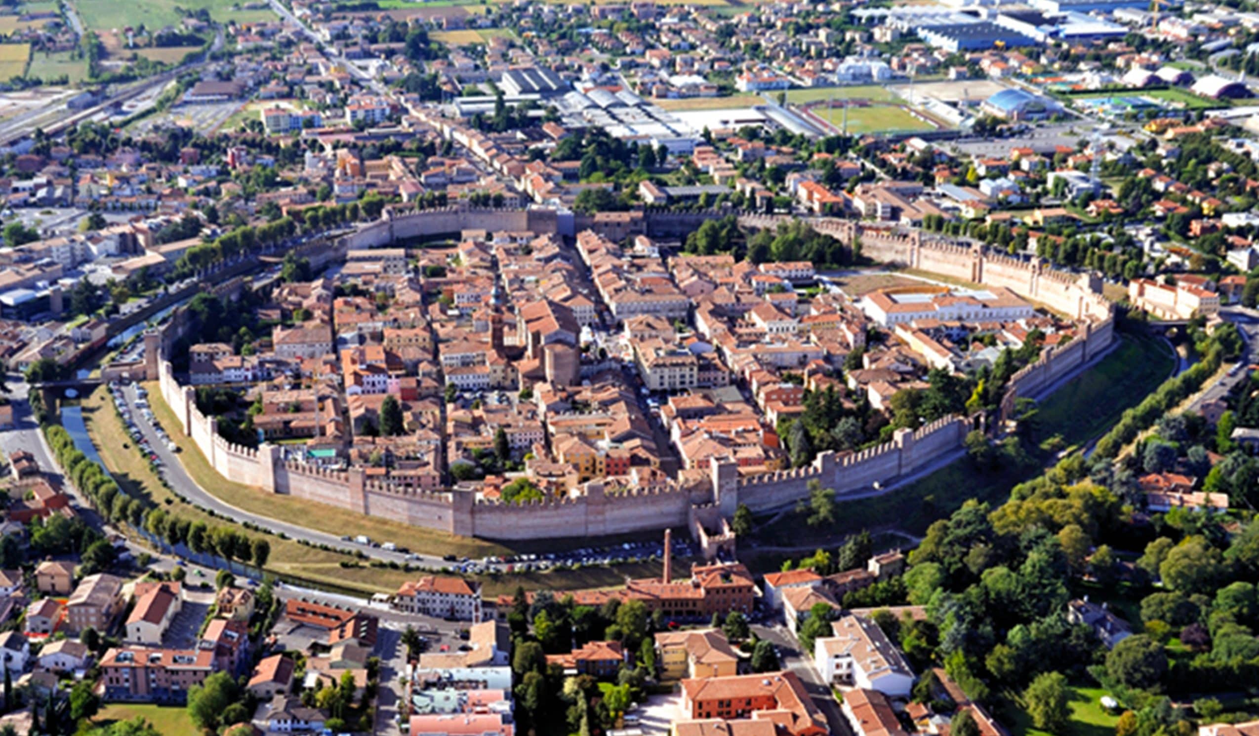 Cittadella is the only village in Europe with elliptical medieval walls that can be entirely traversed for 1.5 km
