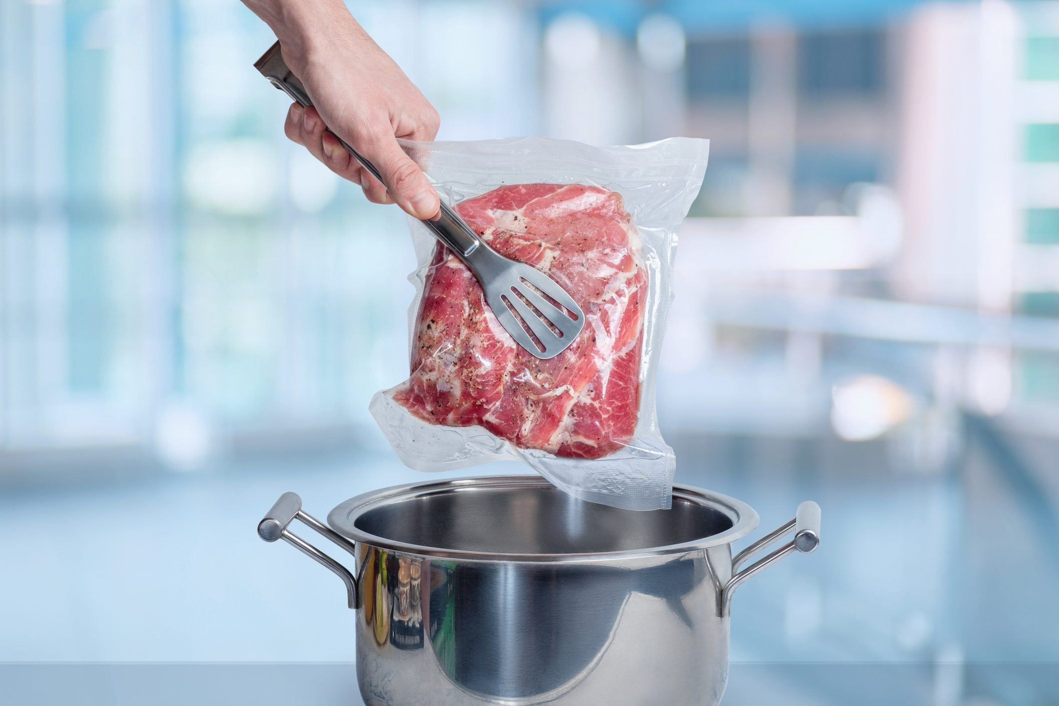 How sous vide cooking is done and why it reduces the loss of aromas: chemical studies on meat