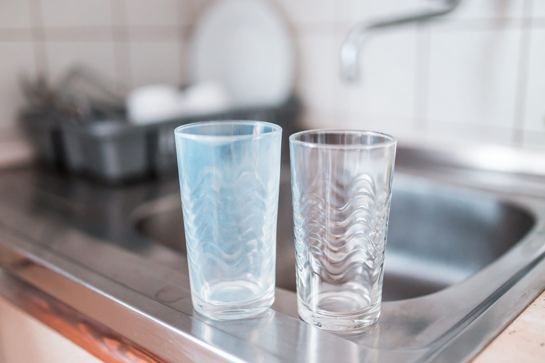 The cause of cloudy glasses after washing in the dishwasher is often corrosion of the glass