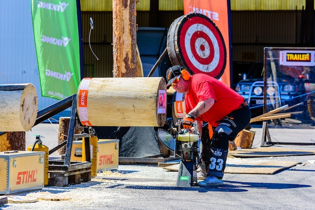 challenge between lumberjacks