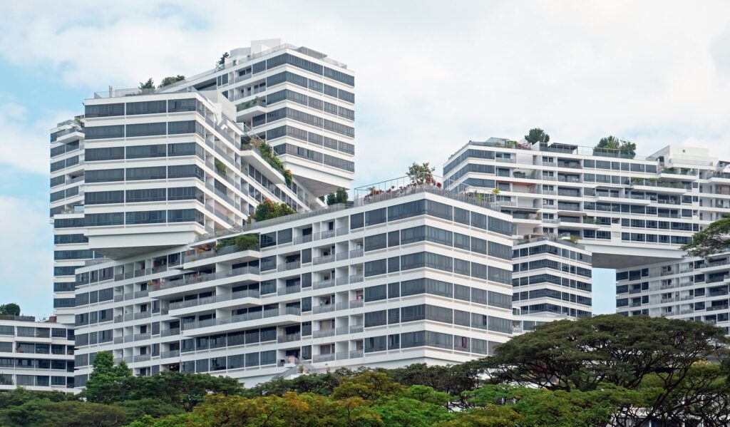The "horizontal" residential complex in Singapore that challenges skyscrapers with a honeycomb structure