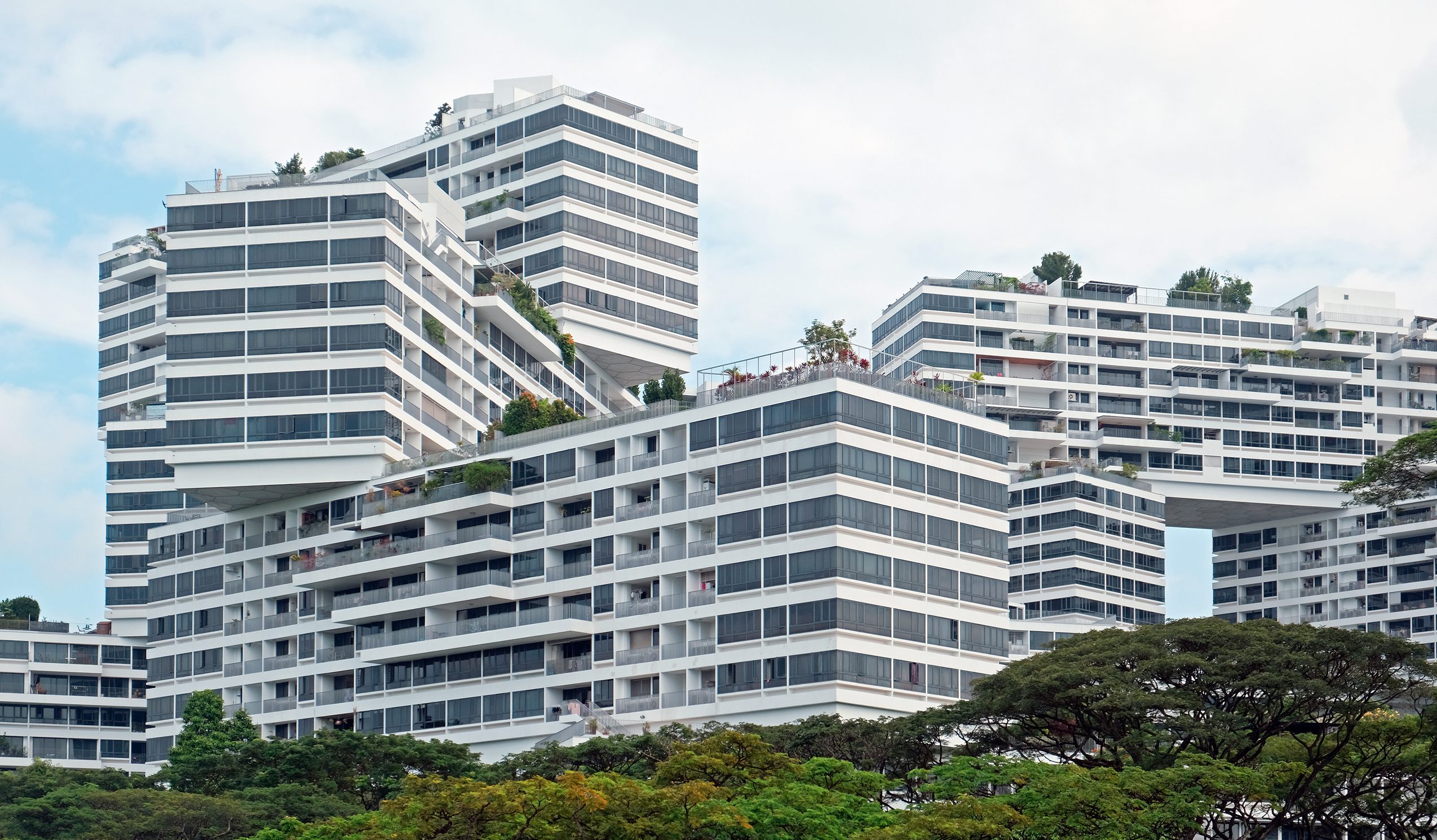 The "horizontal" residential complex in Singapore that challenges skyscrapers with a honeycomb structure