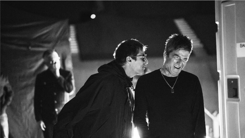 Disney+, previews of the documentary on the historic Oasis reunion signed by the creator of Peaky Blinders
