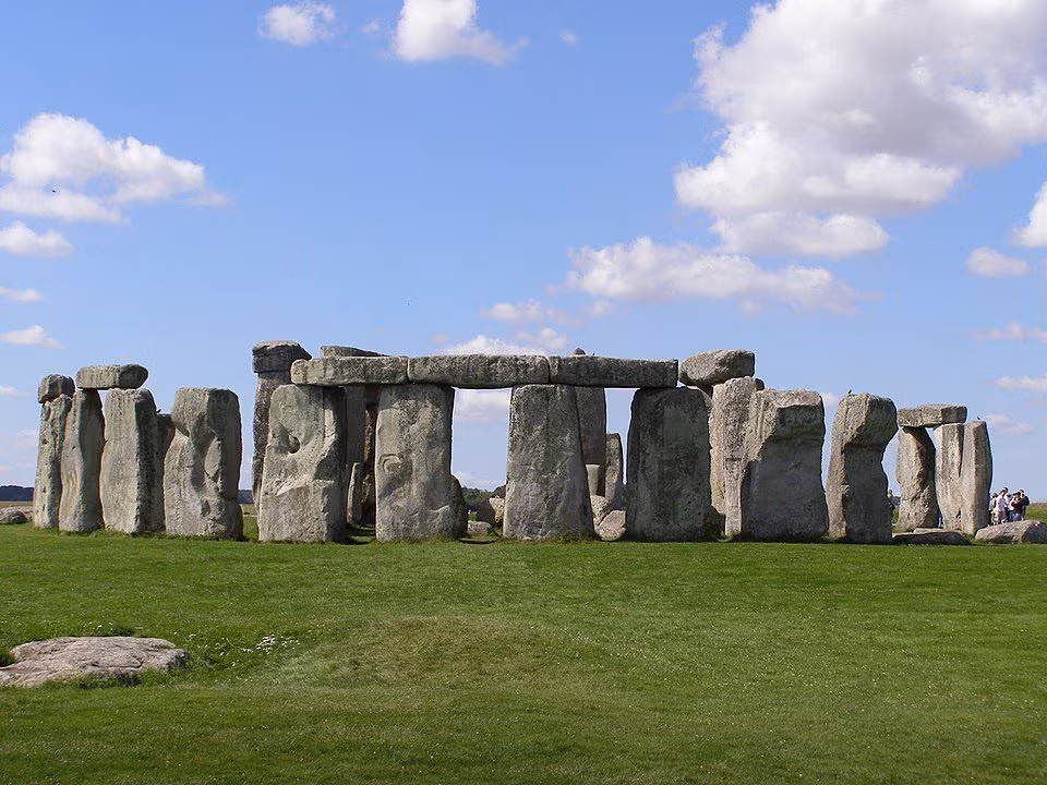 The journey of the Stonehenge Altar Stone carried by humans 700 km from Scotland: the study