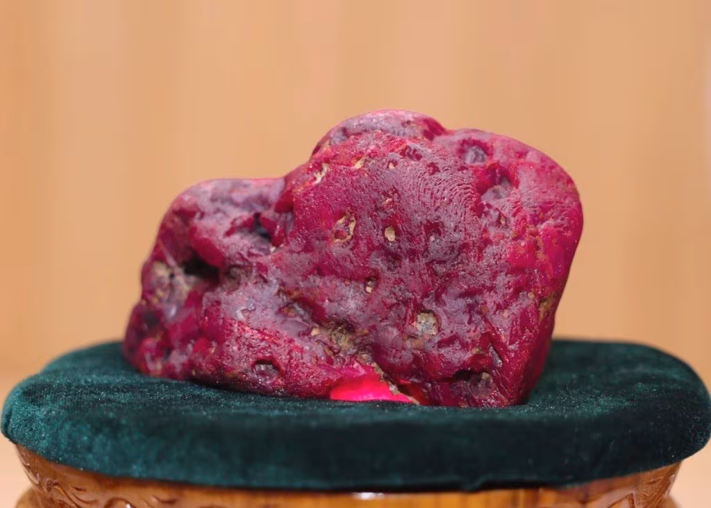 An 11,000-carat ruby ​​weighing 2kg and worth millions has been discovered in Myanmar: it is among the rarest ever found
