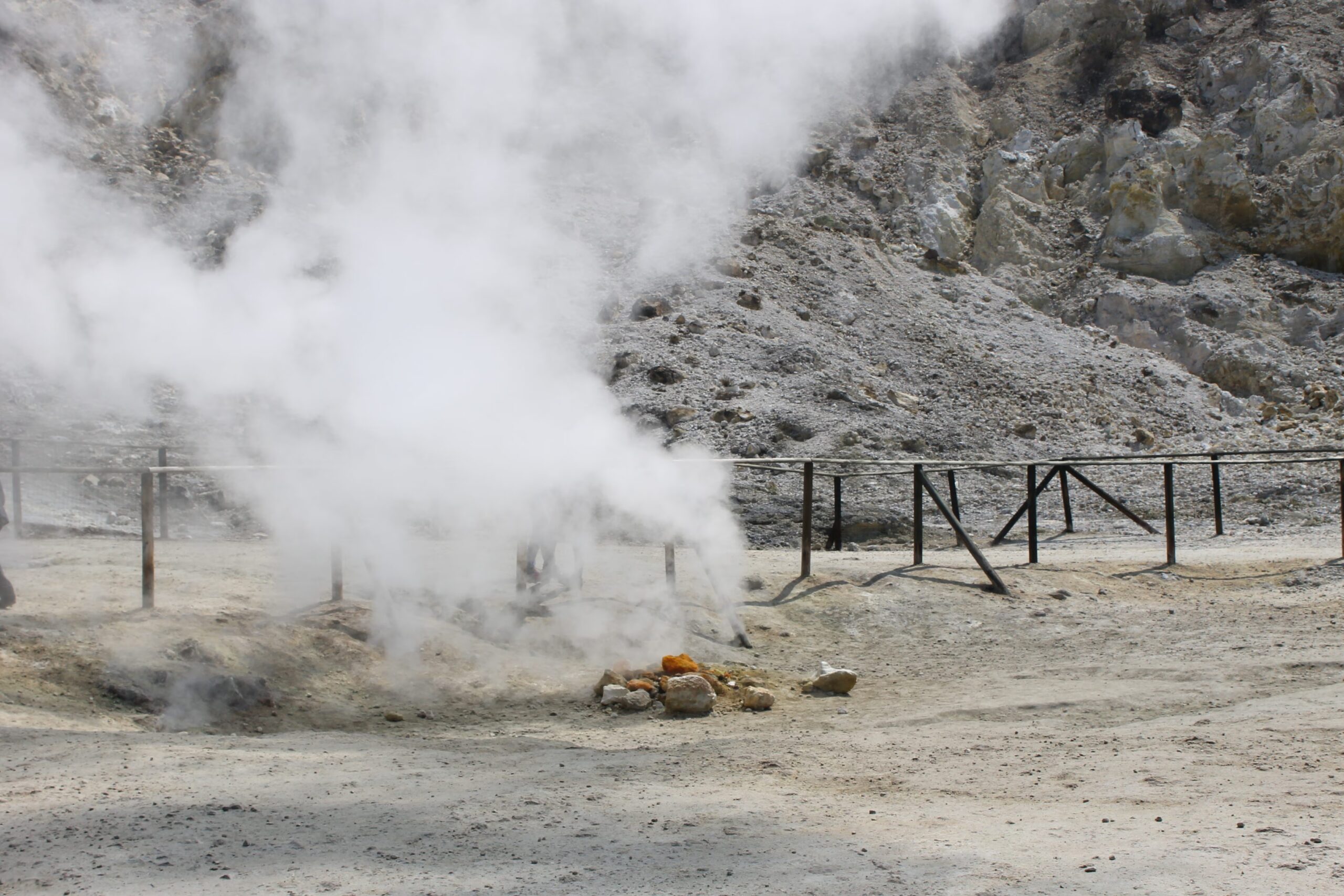 Campi Flegrei, a laser sensor detects high concentrations of hydrogen sulphide: the study