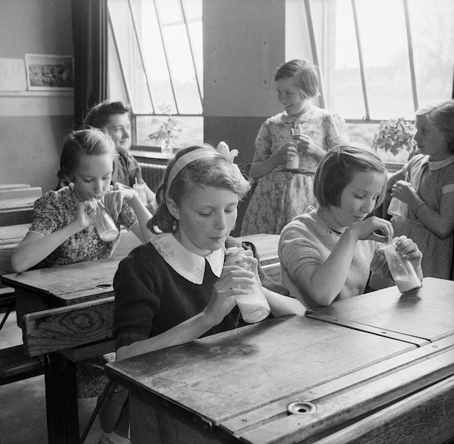 School milk distribution before Thatcher (credit Wikimedia Commons)