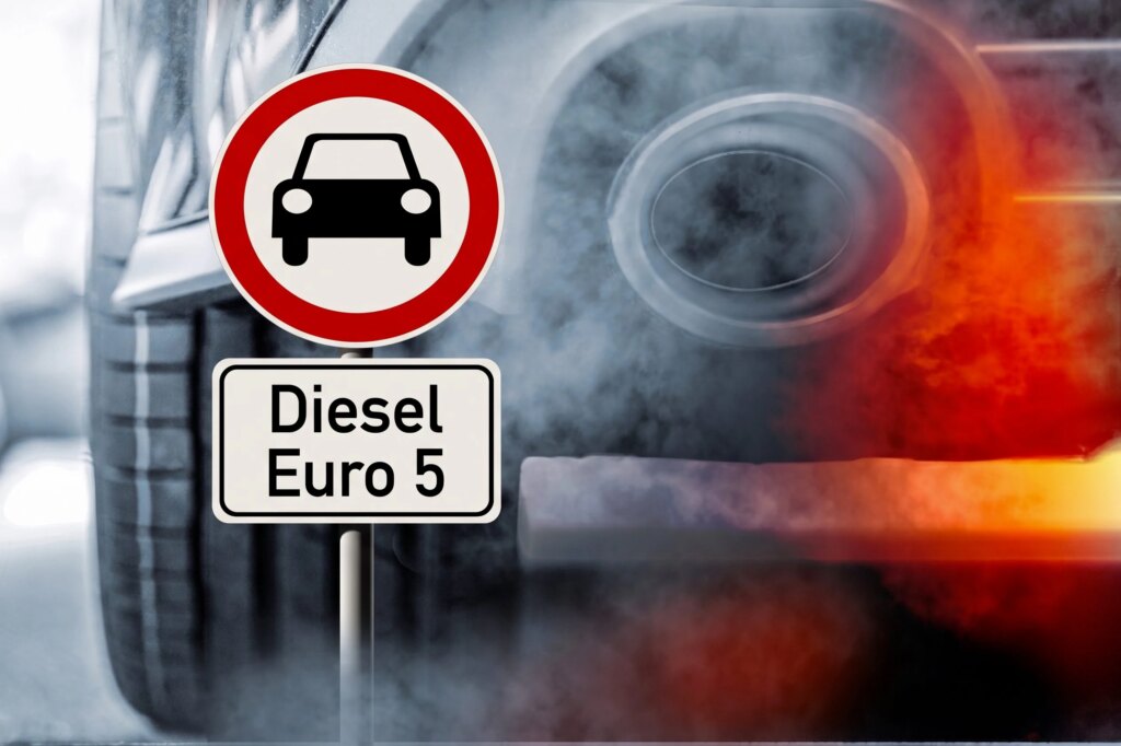 Stop to Euro 5 diesel cars from 1 October 2026: the blockade in cities in the North with over 100,000 inhabitants
