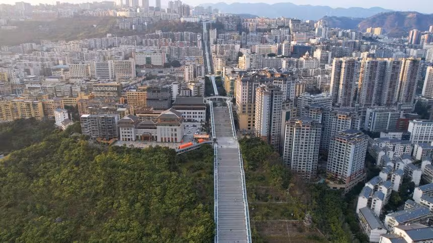 Record-breaking escalators, the longest in the world is located in China and measures 905 metres