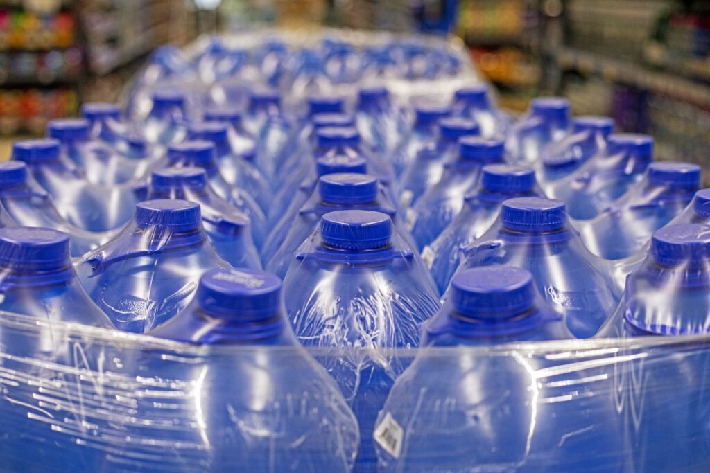 The EU will ban single-use plastic packaging from 2030: what changes for fruit and water packaging