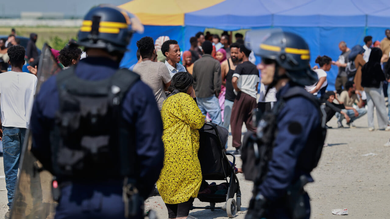 Faster repatriations and Albania-style centers in third countries: the new EU rules on irregular migrants