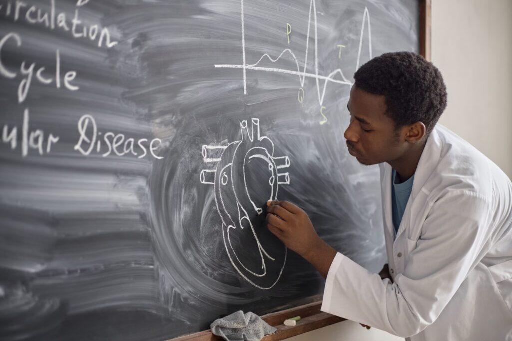 Science is not neutral: it is influenced by the social context, but remains reliable